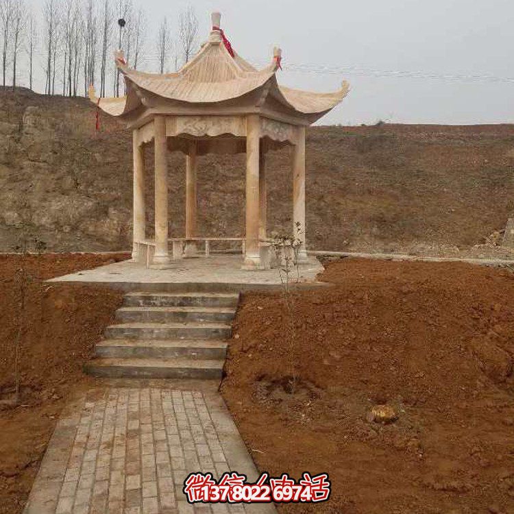 色彩斑斕的晚霞紅涼亭，讓您享受中式園林的繽紛景點