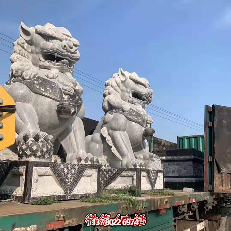 青石制大型仿真獅子雕塑，為鎮宅增添獨特魅力