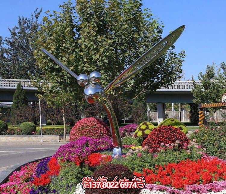 大型不銹鋼蜻蜓雕塑，給城市花園添彩
