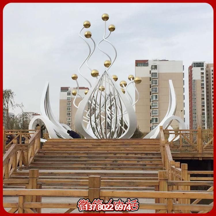 大型不銹鋼荷花雕塑，點綴美麗的景觀花園