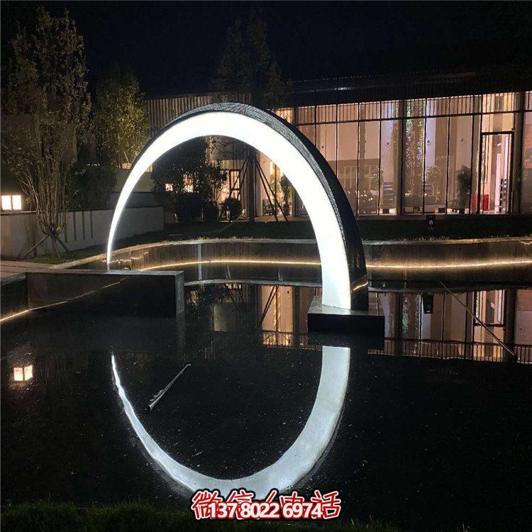 不銹鋼發(fā)光圓環(huán)雕塑，點(diǎn)亮戶外園林景觀