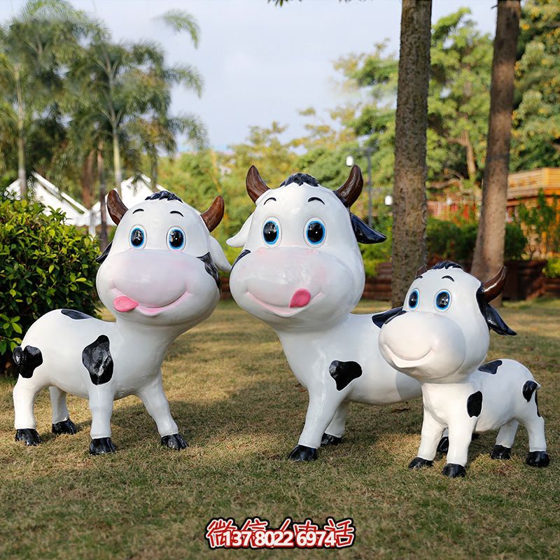 萌卡通牛雕塑，漫步在玻璃鋼公園
