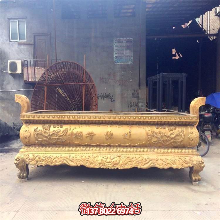 平口鍍金仿古香爐，為寺廟和戶外添彩