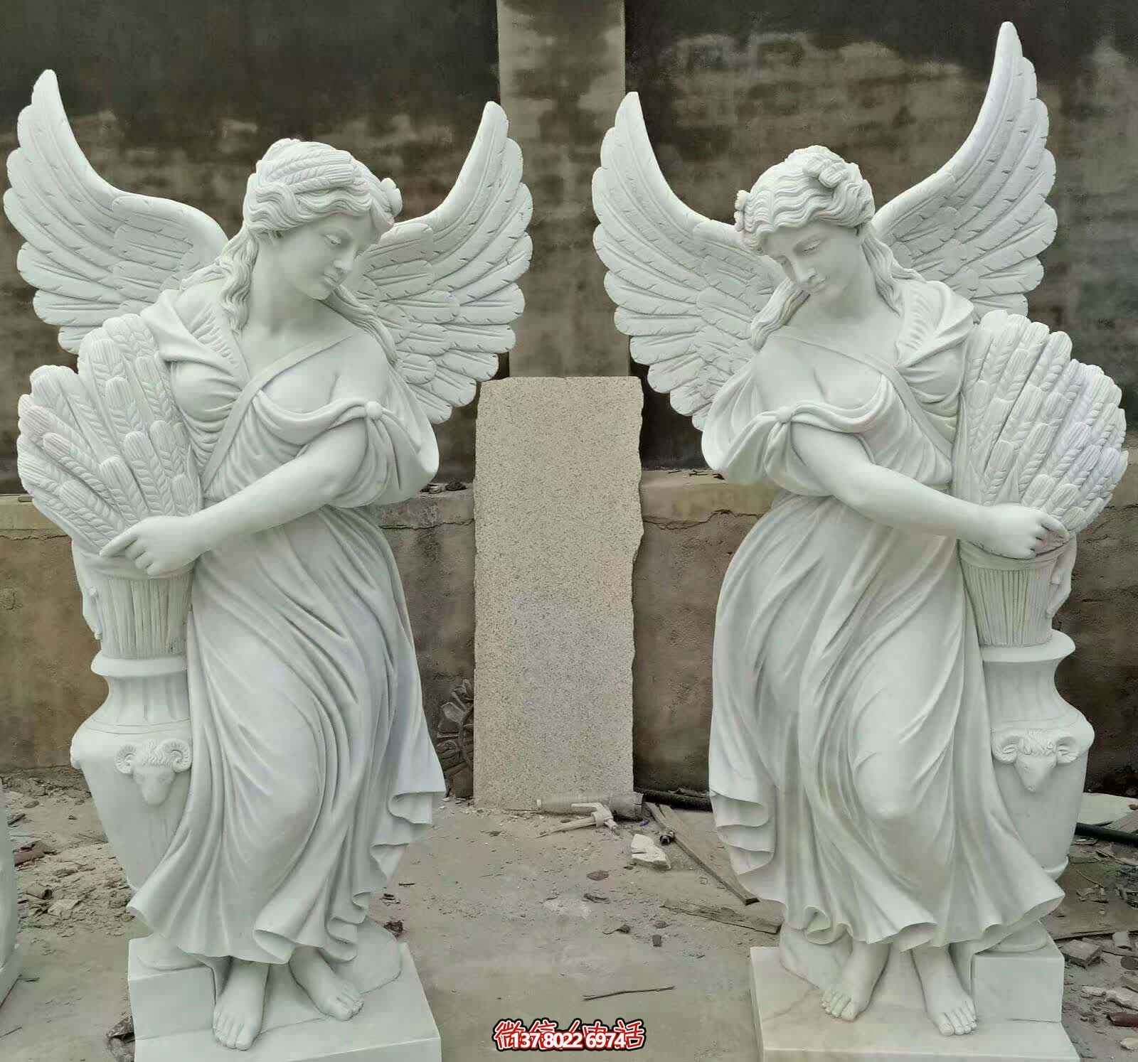 精雕細琢的白玉雕塑，點綴西方庭院別墅