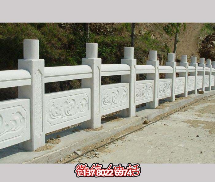 漢白玉欄桿石雕，為景區(qū)山道增添美感
