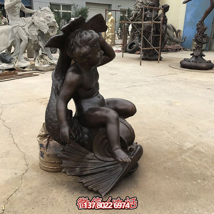 創(chuàng)意銅雕魚坐椅，讓兒童享受景觀之美