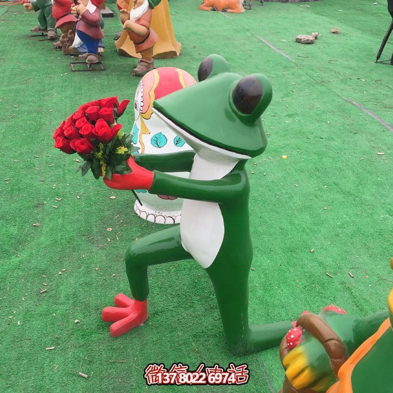 玻璃鋼雕塑，玫瑰青蛙拿玻璃公園裝飾