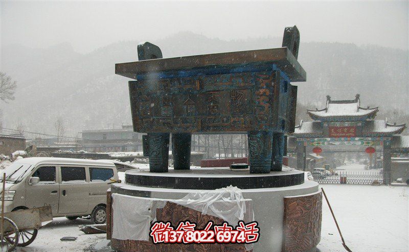 大型仿古青銅雕塑，營(yíng)造獨(dú)特的戶外景觀