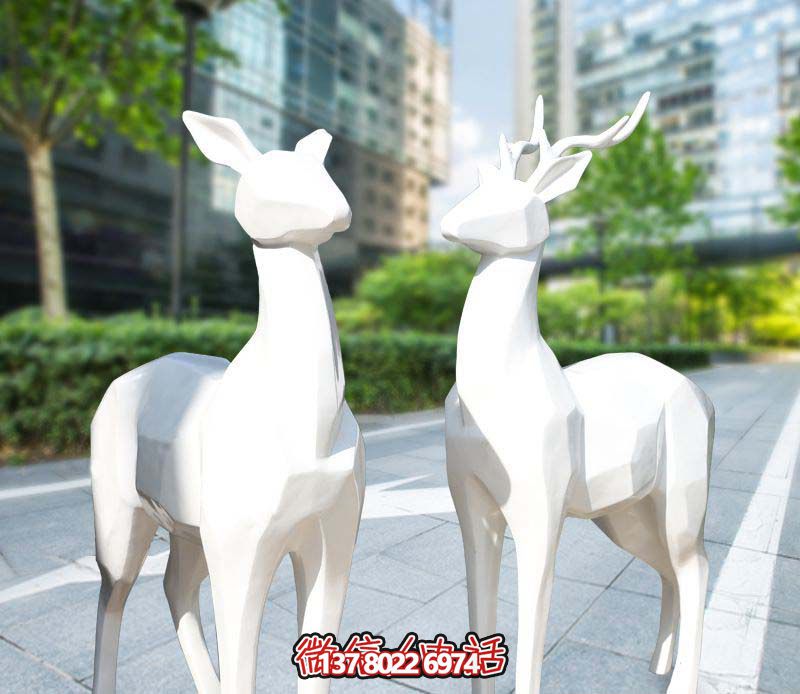 玻璃鋼梅花鹿雕塑，為你的廣場增添經(jīng)典藝術氣息