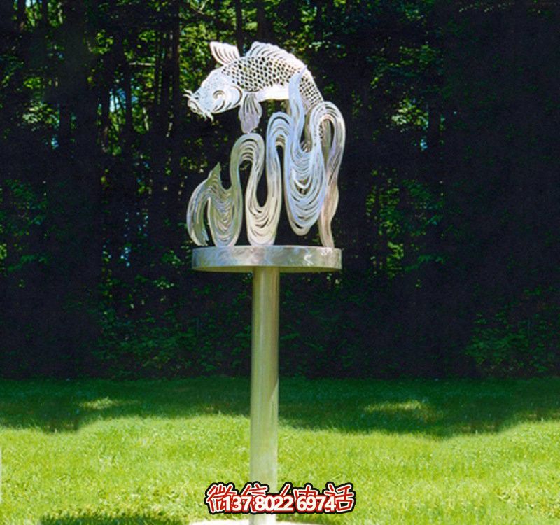 鏤空雕塑鯉魚，創意擺放公園裝飾