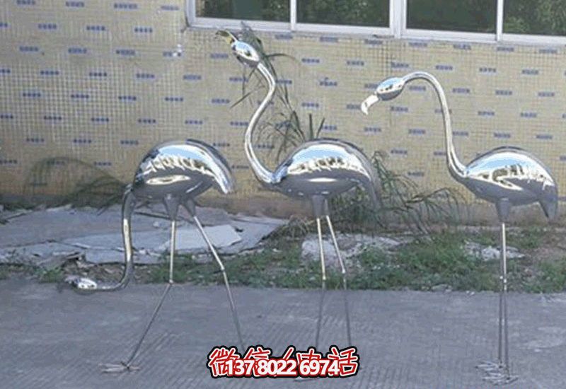 不銹鋼火烈鳥雕塑，完美擺放于室內外庭院