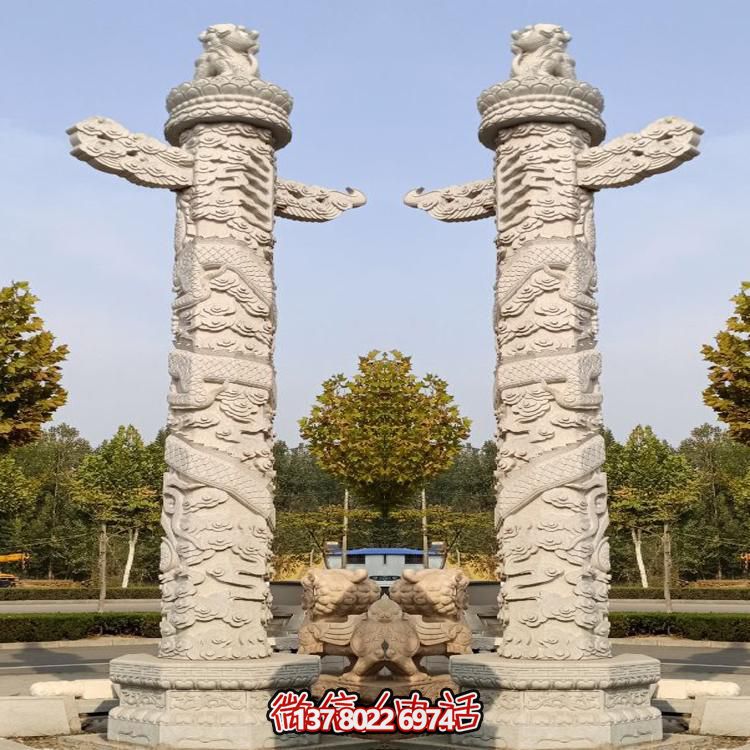 精美大理石手工雕刻龍紋華表雕塑，點綴廣場美景