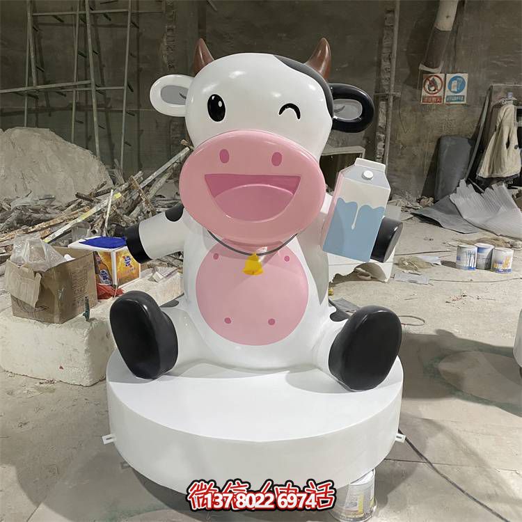 玻璃鋼雕塑，營造優雅卡通奶牛公仔氣氛