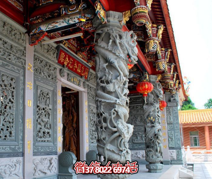 龍柱浮雕，裝飾寺廟門前景觀