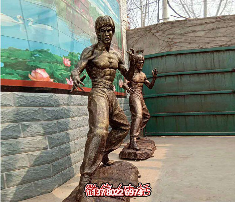 “李小龍雕塑從電影院到廣場(chǎng)，功夫明星永存”