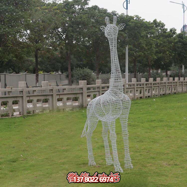 不銹鋼戶(hù)外大型金屬拉絲鏤長(zhǎng)頸鹿雕塑