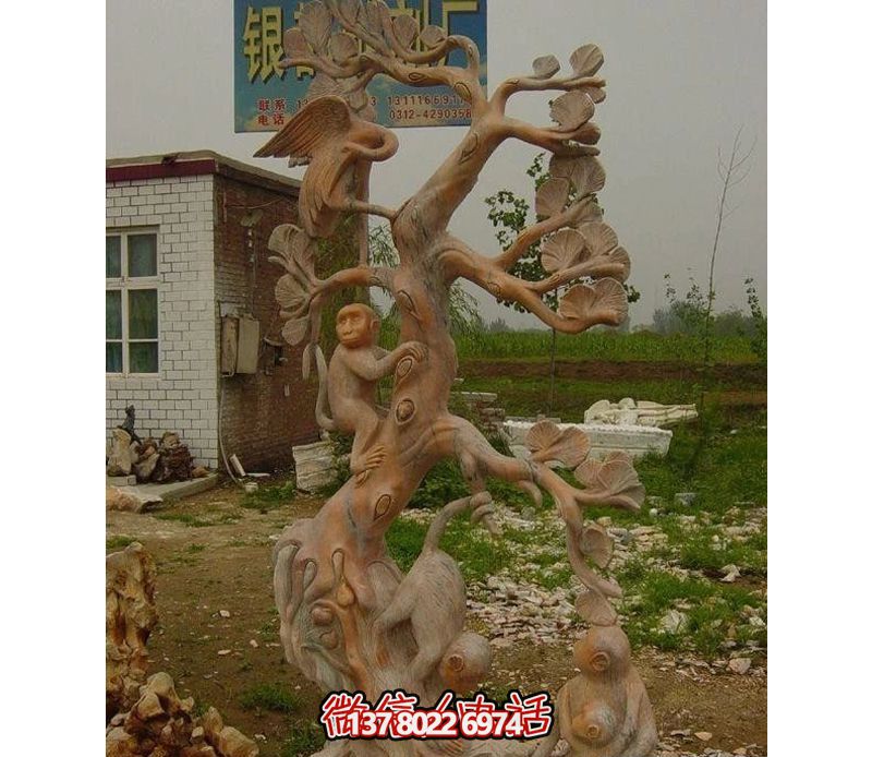 動(dòng)物園猴子上樹(shù)摘桃石雕